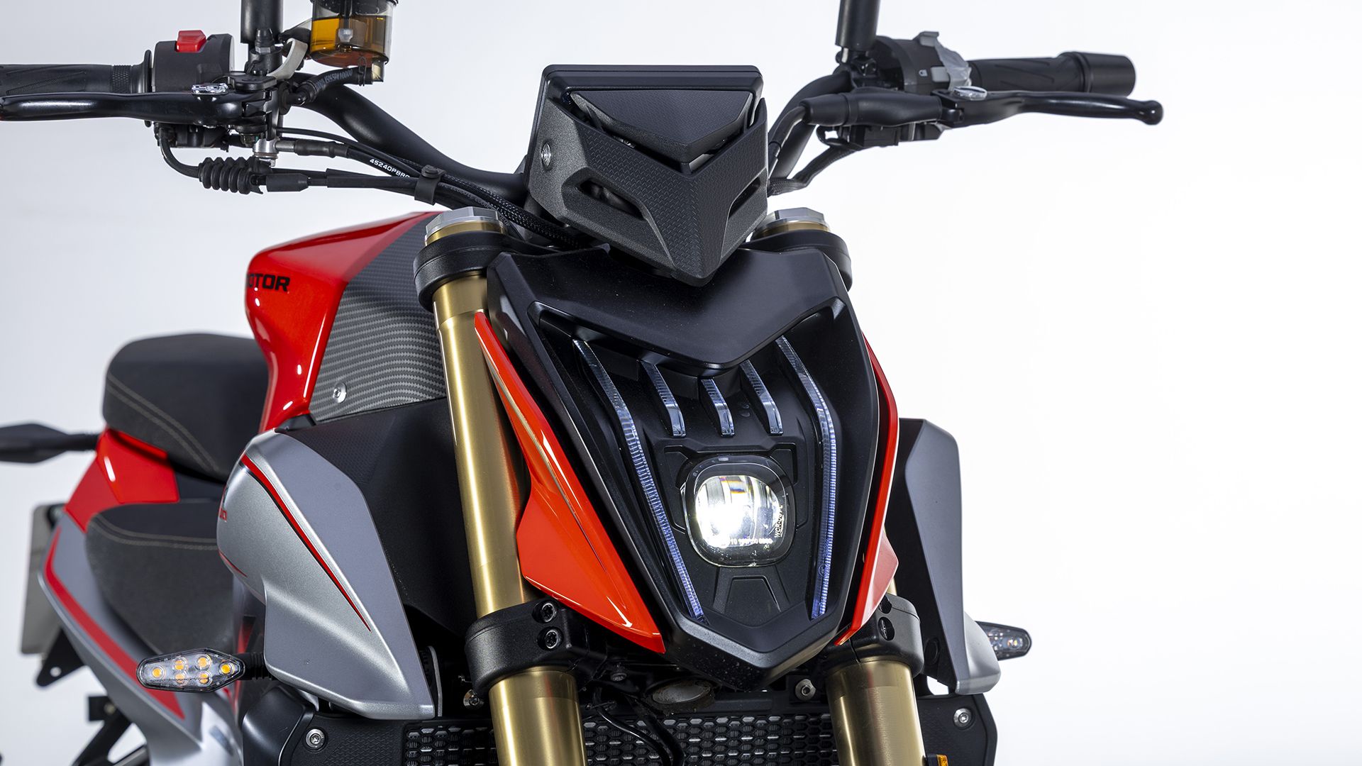 QJMotor SRK600 2026 Detalles (5)