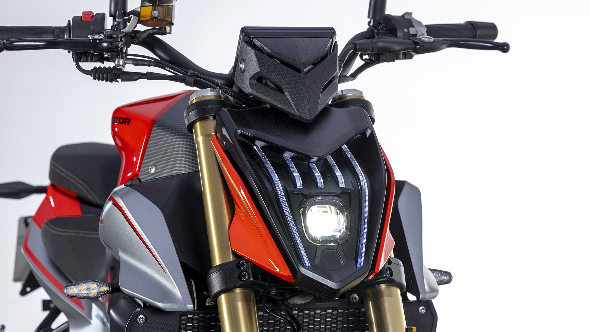 QJMotor SRK600 2026 Detalles (6)
