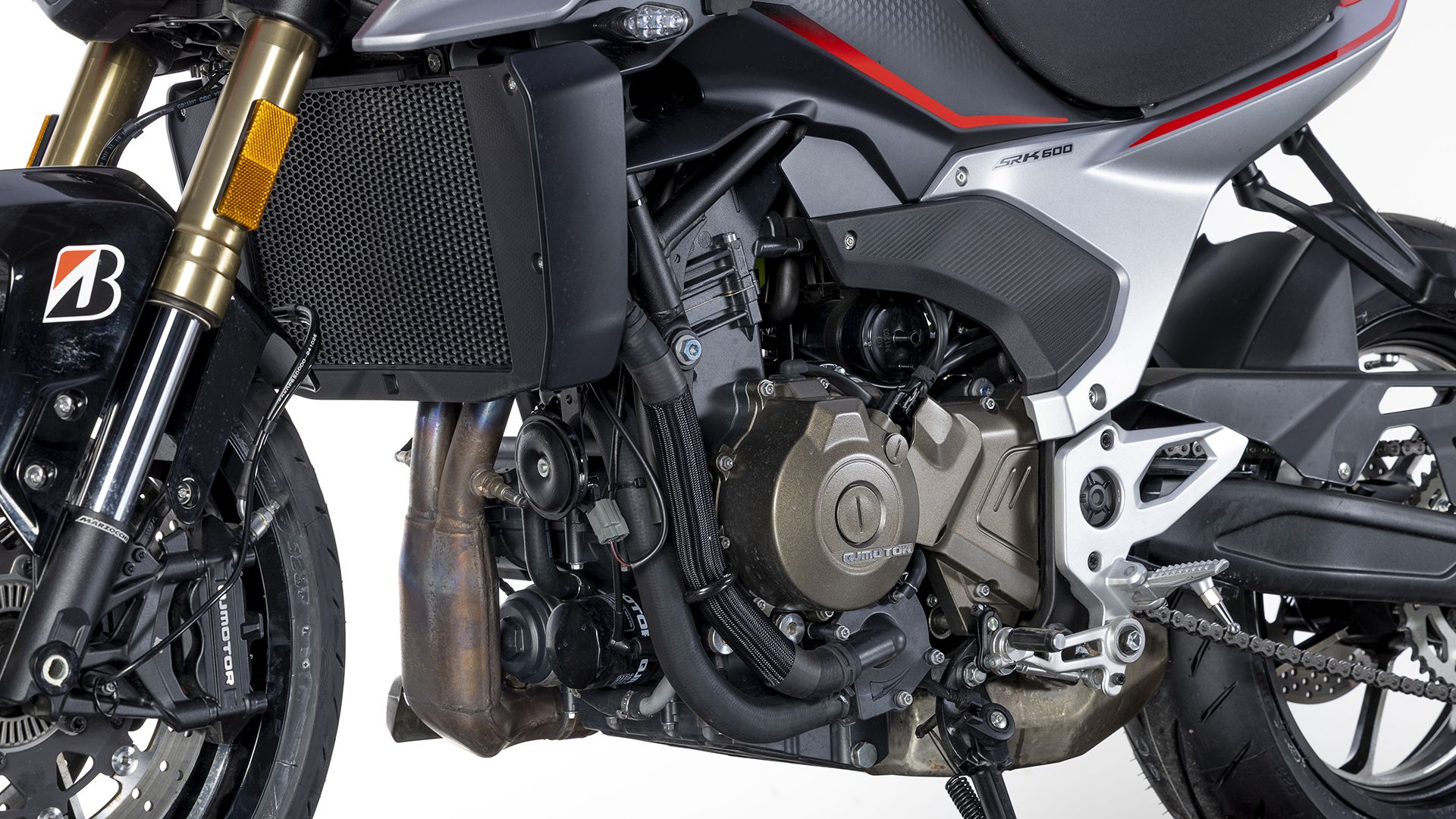 QJMotor SRK600 2026 Detalles (12)
