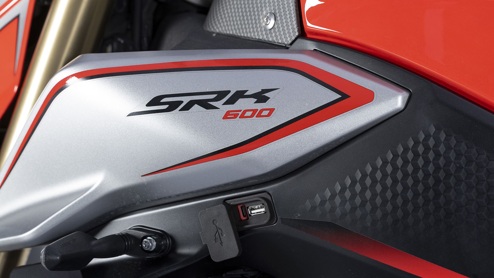 QJMotor SRK600 2026 Detalles (15)