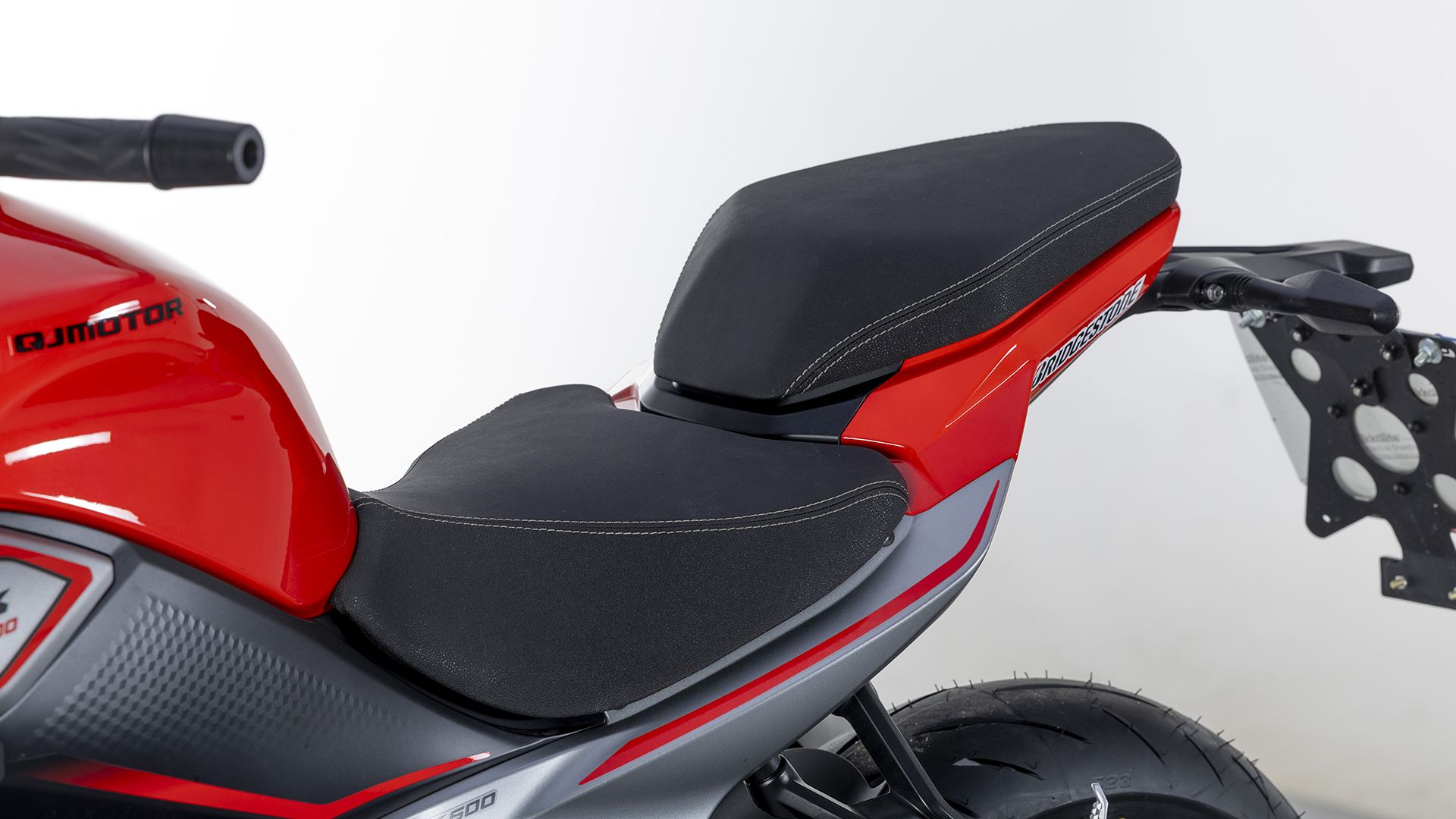 QJMotor SRK600 2026 Detalles (16)