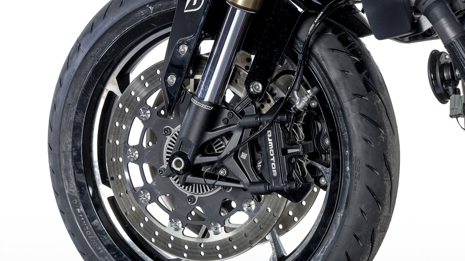 QJMotor SRK600 2026 Detalles (18)