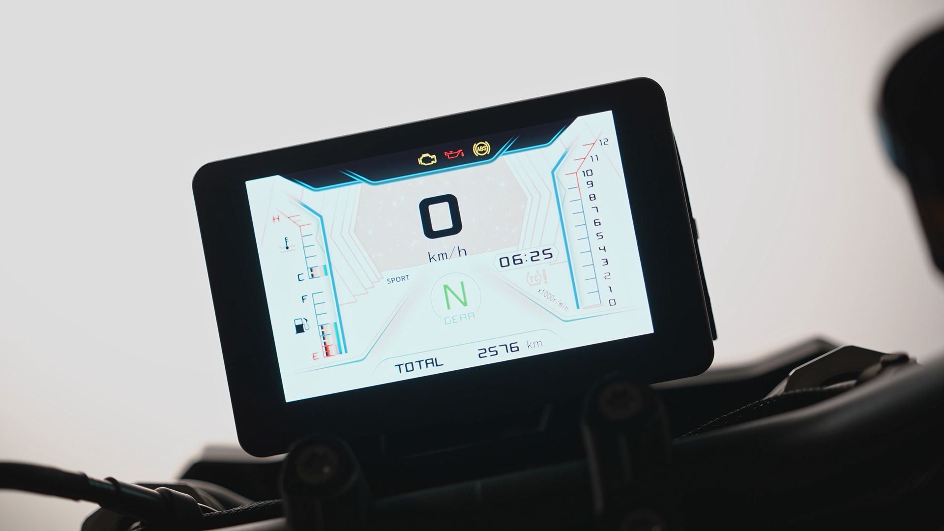 QJMotor SRK600 2026 Detalles Pantalla (2)