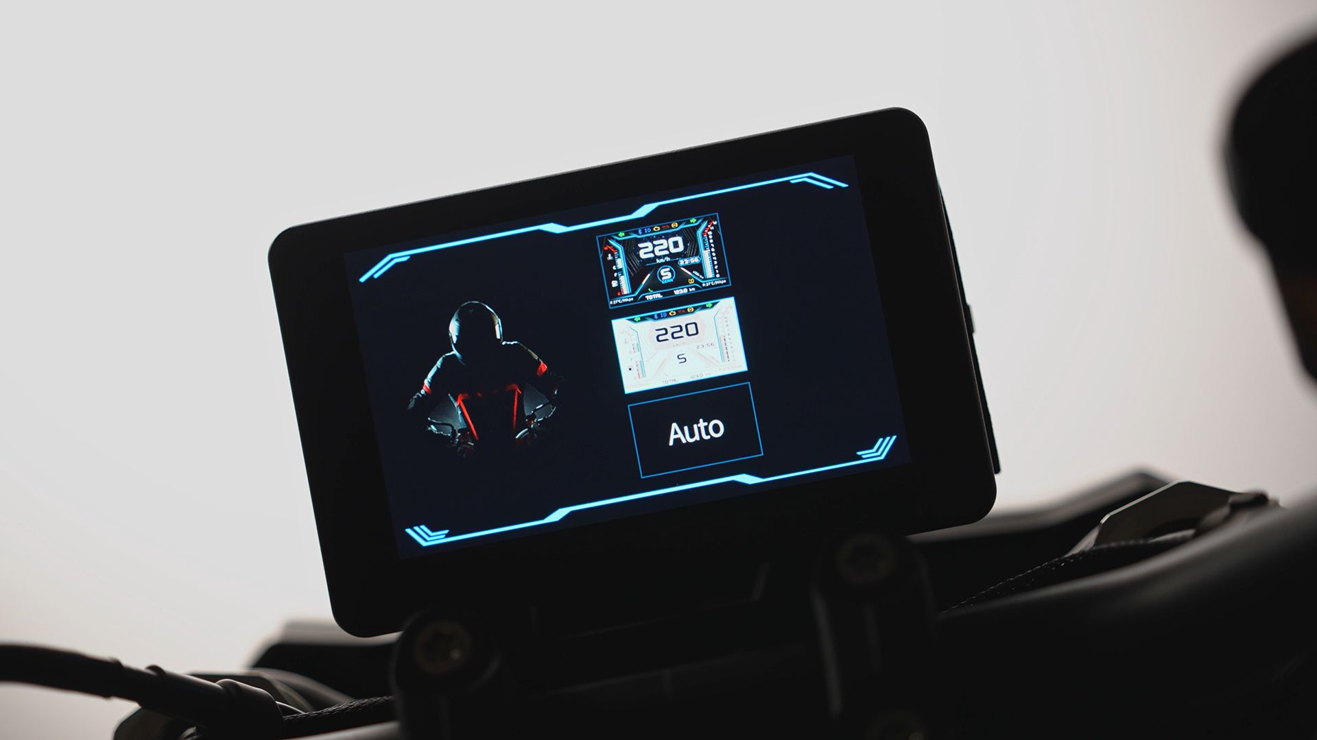 QJMotor SRK600 2026 Detalles Pantalla (3)