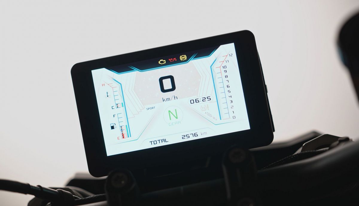 QJMotor SRK600 2026 Detalles Pantalla (2)