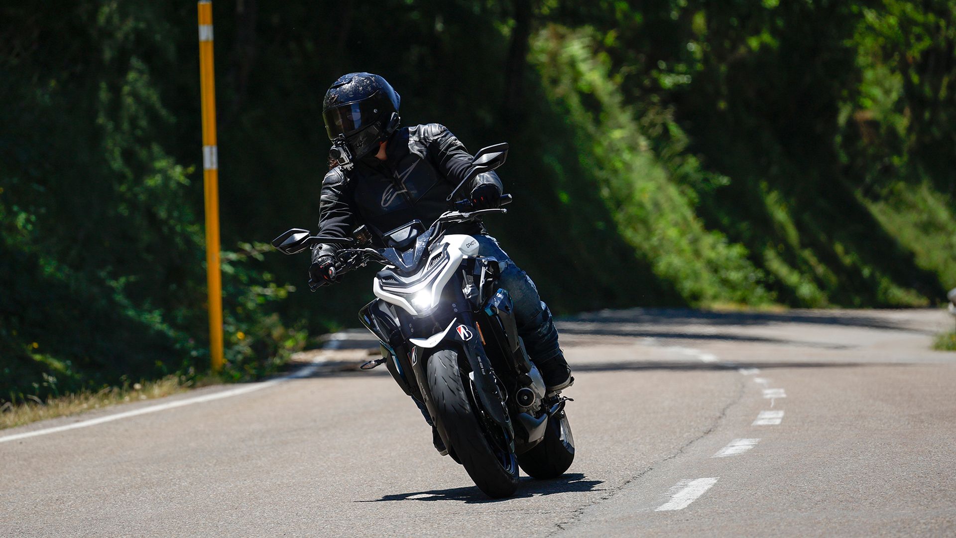 CFMoto 675NK 2026 Accion (26)