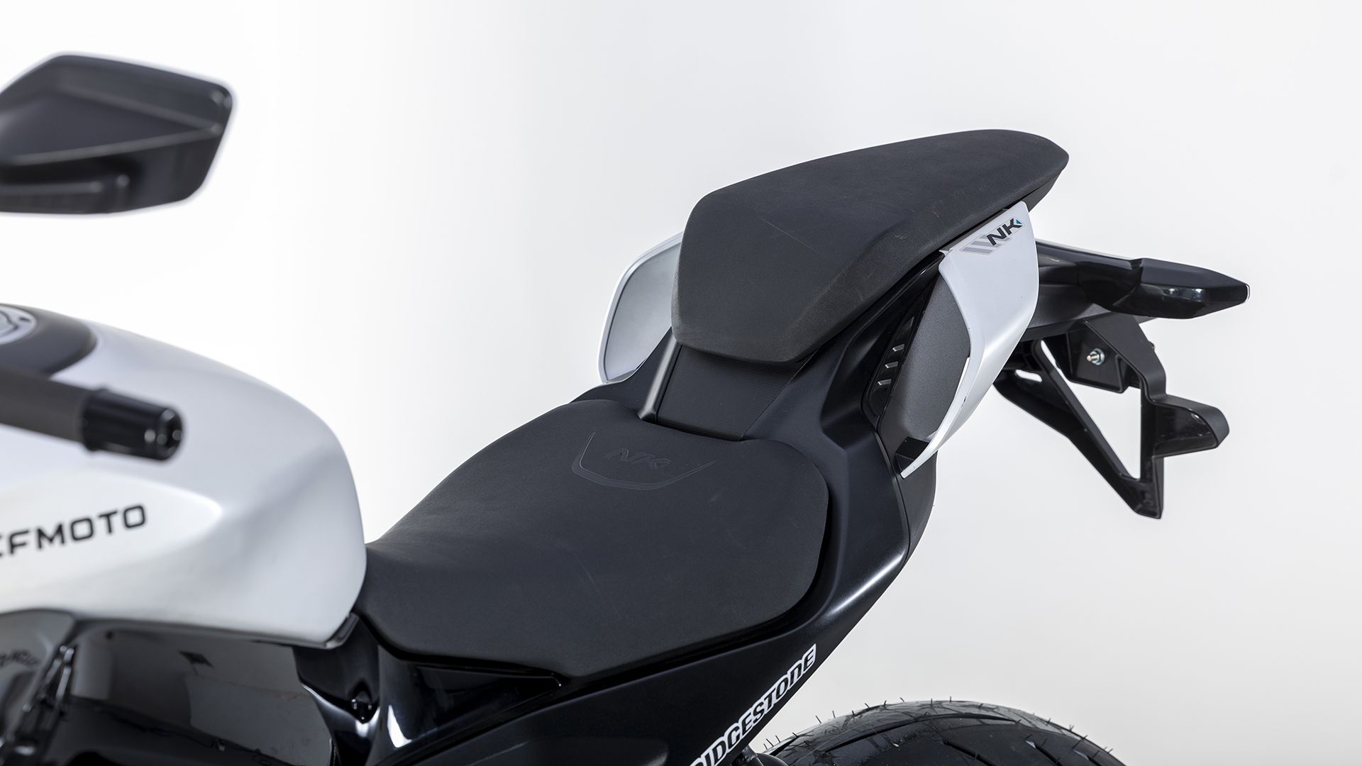 CFMoto 675NK 2026 Detalles (10)