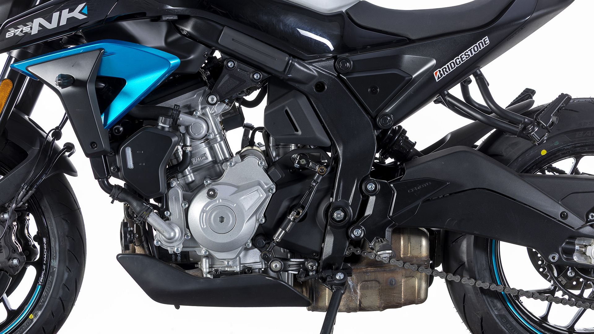 CFMoto 675NK 2026 Detalles (13)