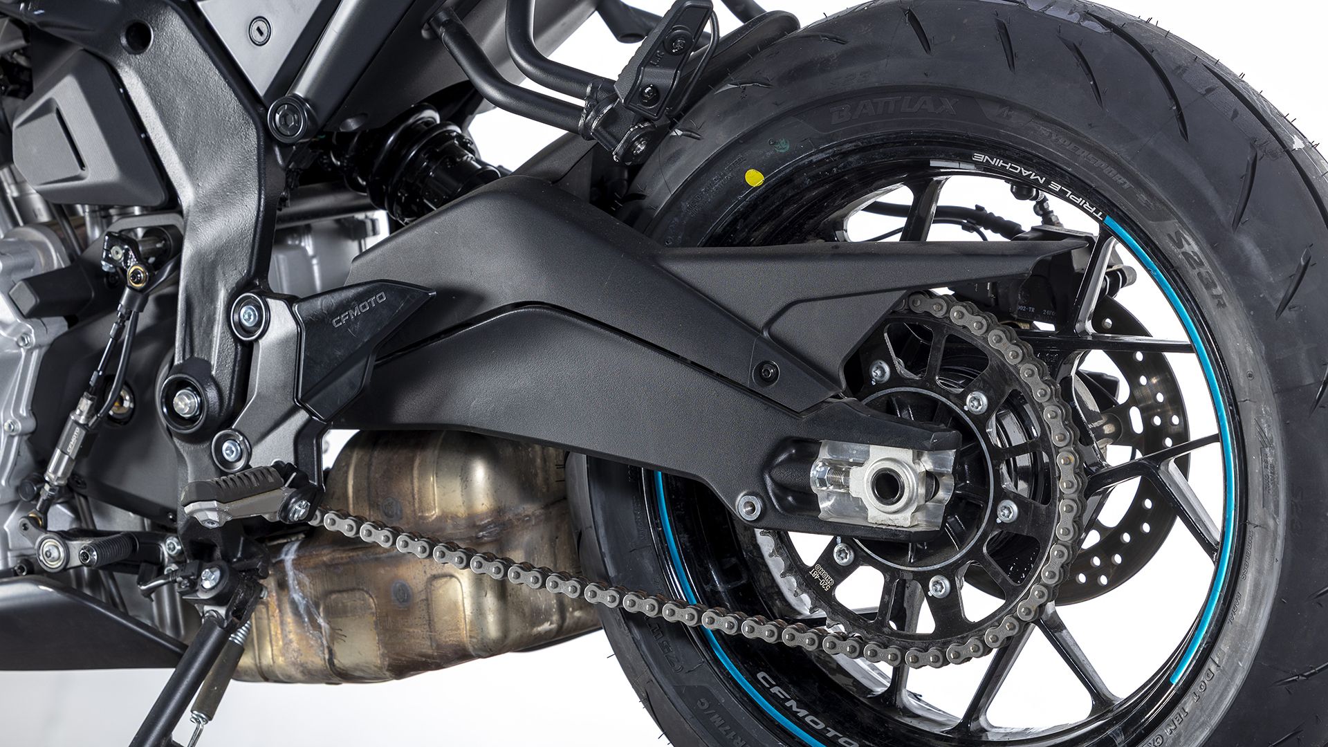 CFMoto 675NK 2026 Detalles (14)