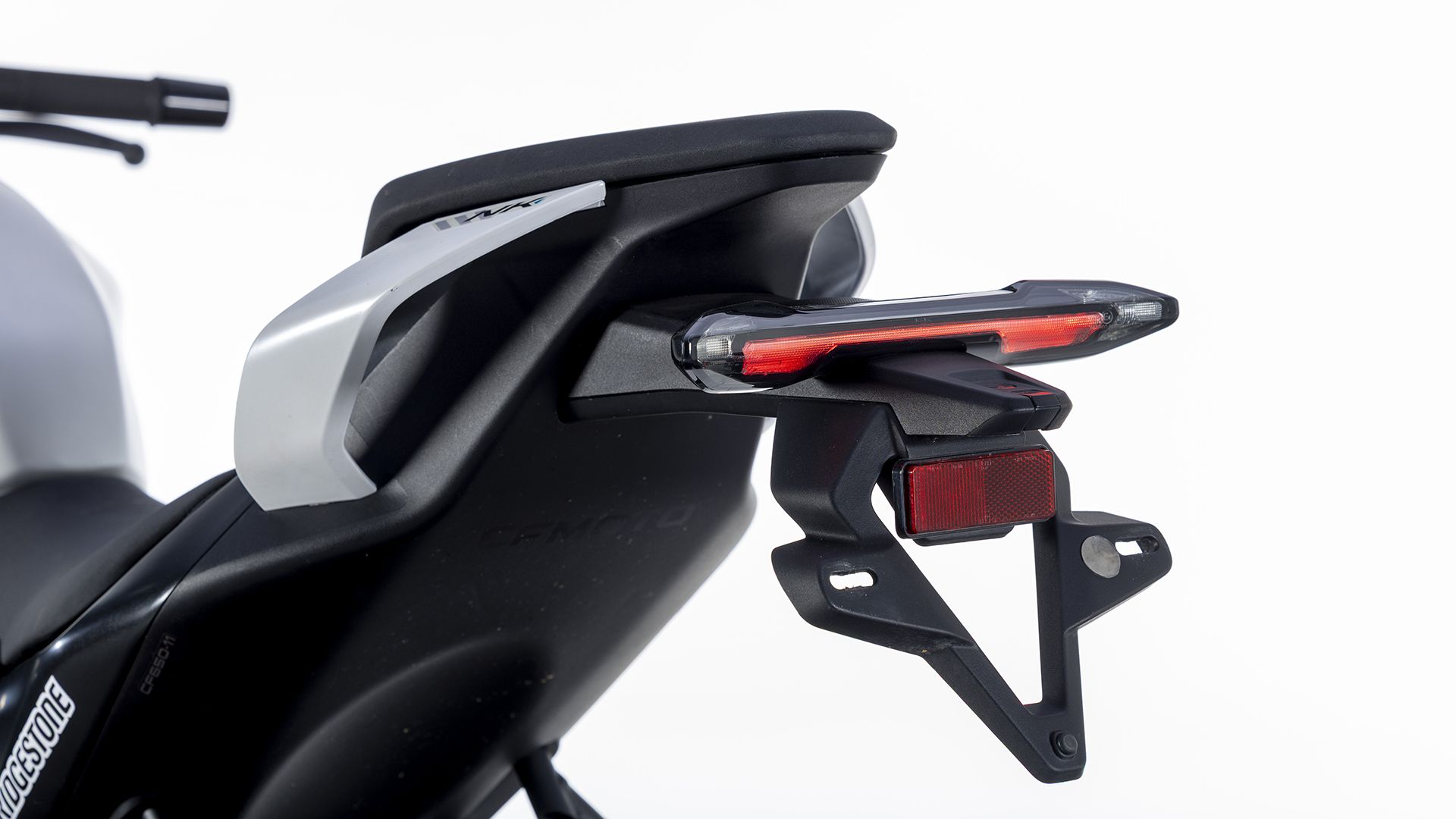 CFMoto 675NK 2026 Detalles (15)