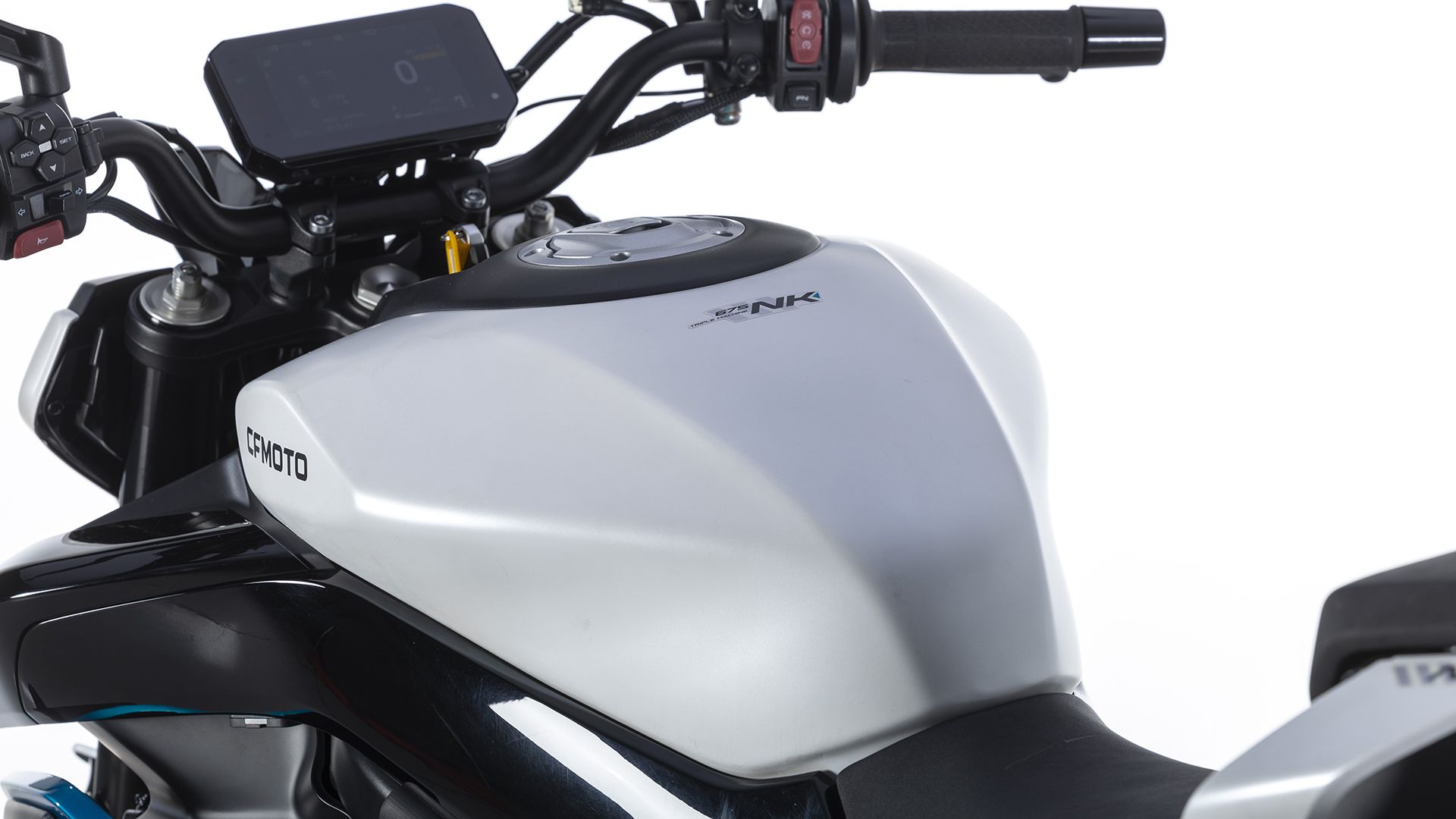 CFMoto 675NK 2026 Detalles (16)