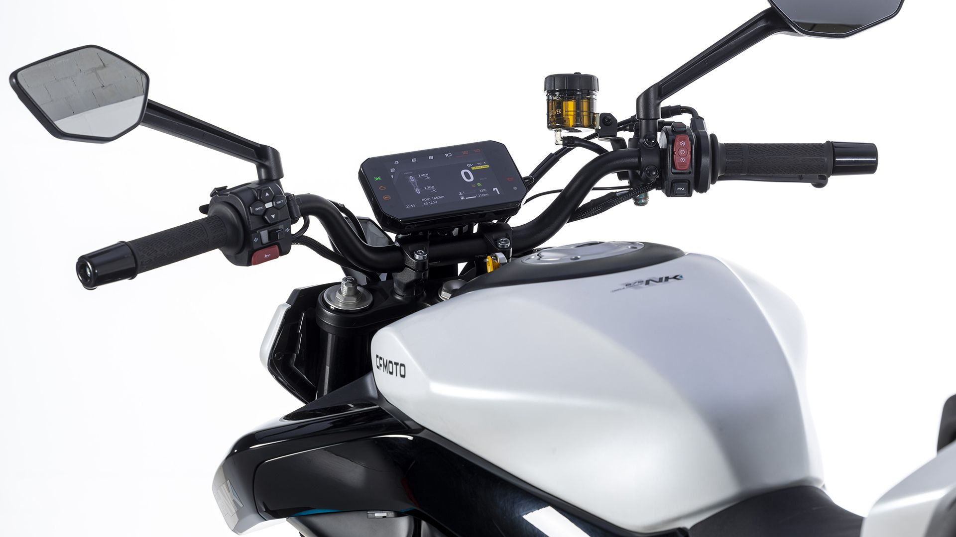CFMoto 675NK 2026 Detalles (17)