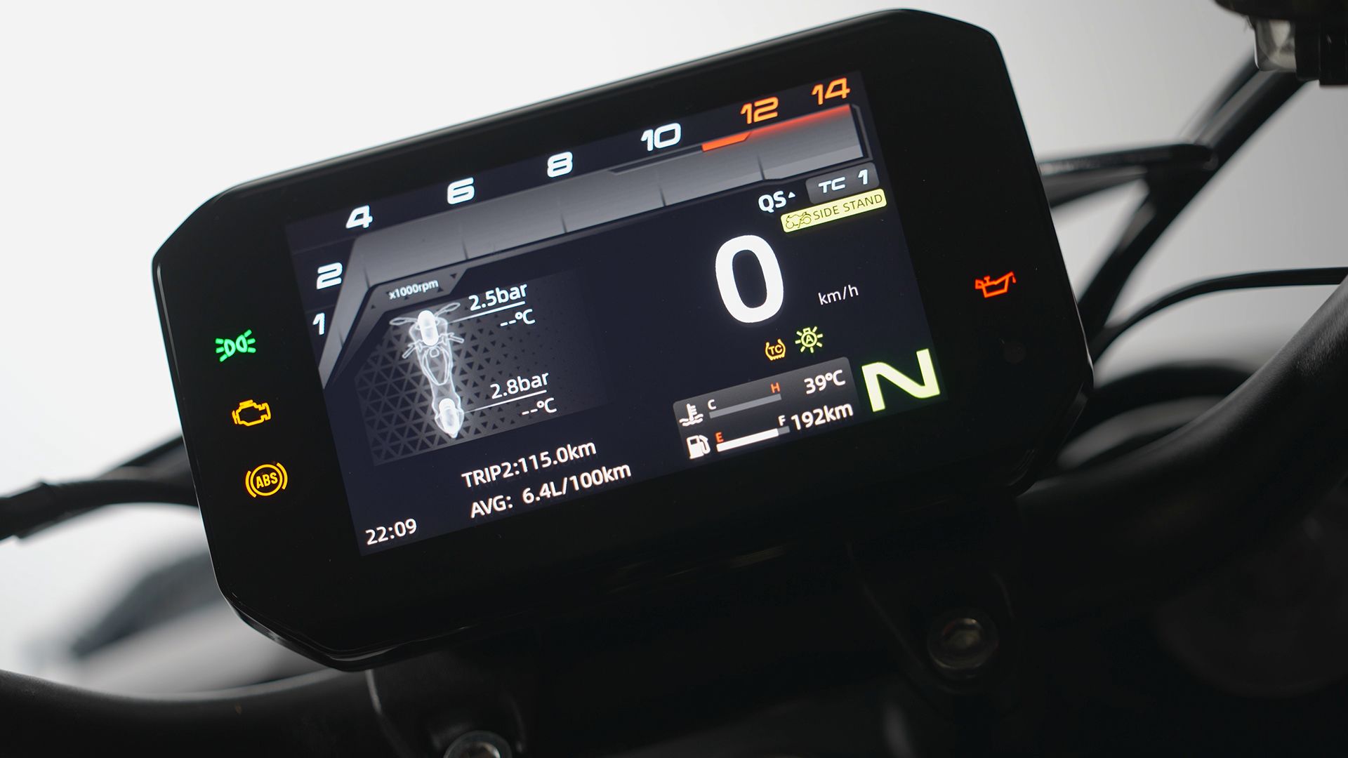 CFMoto 675NK 2026 Detalles pantalla (1)
