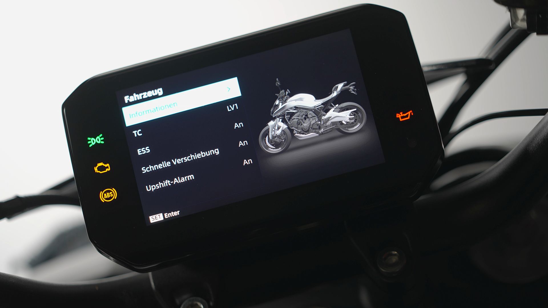 CFMoto 675NK 2026 Detalles pantalla (2)