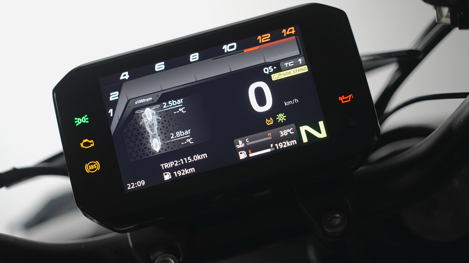 CFMoto 675NK 2026 Detalles pantalla (5)
