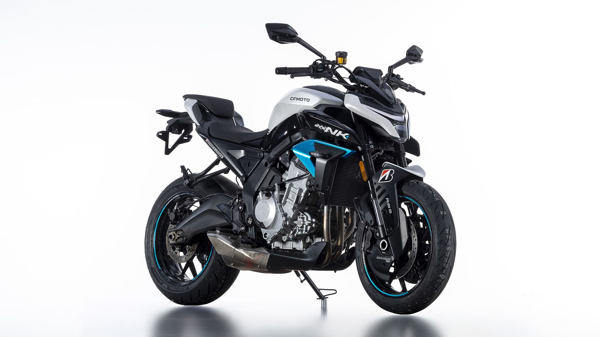 CFMoto 675NK 2026 Estudio (2)