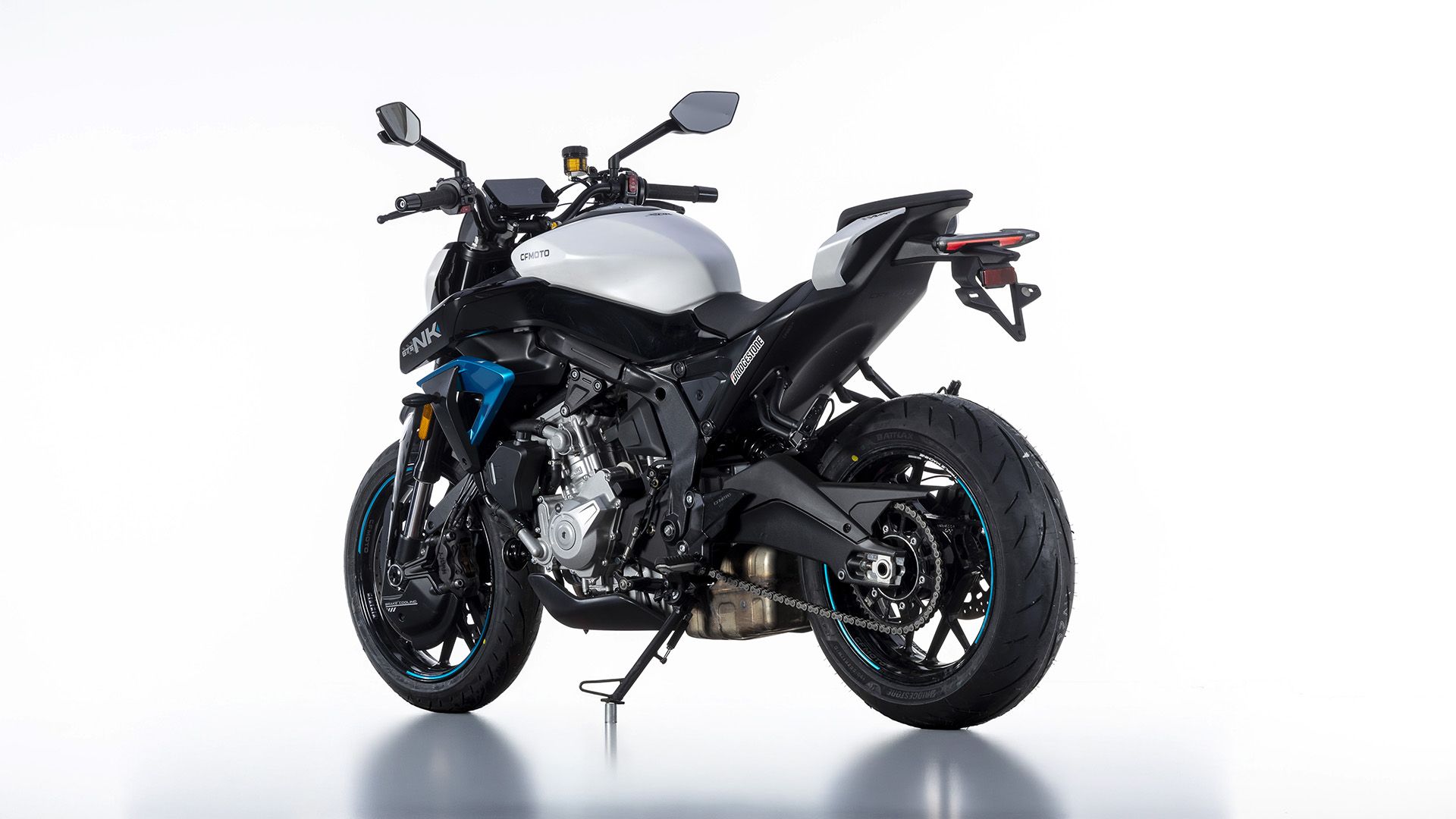 CFMoto 675NK 2026 Estudio (4)