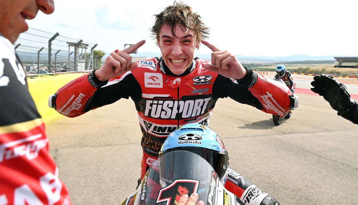 Milan Pawelec celebra su segundo título de campeón de Europa de Moto2