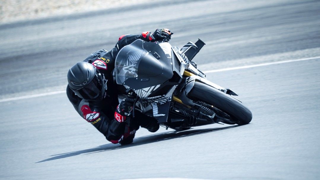 David Alonso pone al límite la nueva Superbike de CFMOTO: la V4 SR-RR