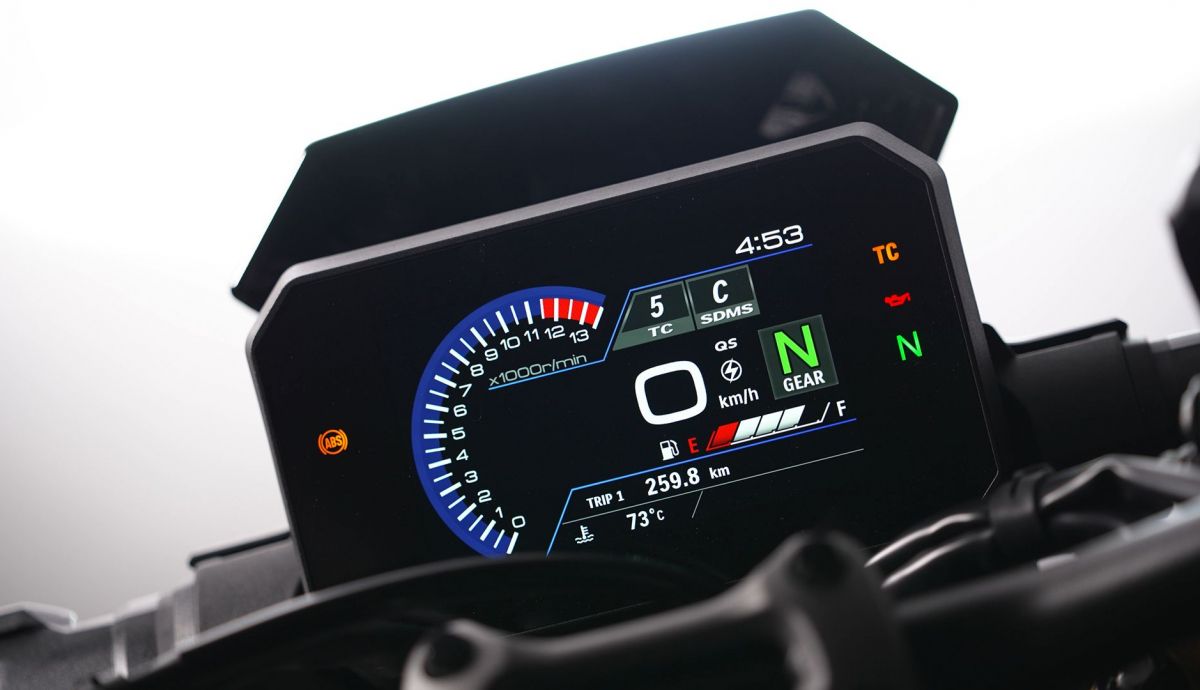 SuzukiI GSX S1000 2026 Detalles pantalla (1)