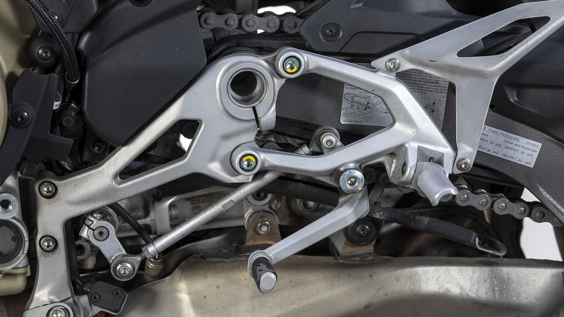 Ducati Streetfighter V4 S 2026 Detalles (24)