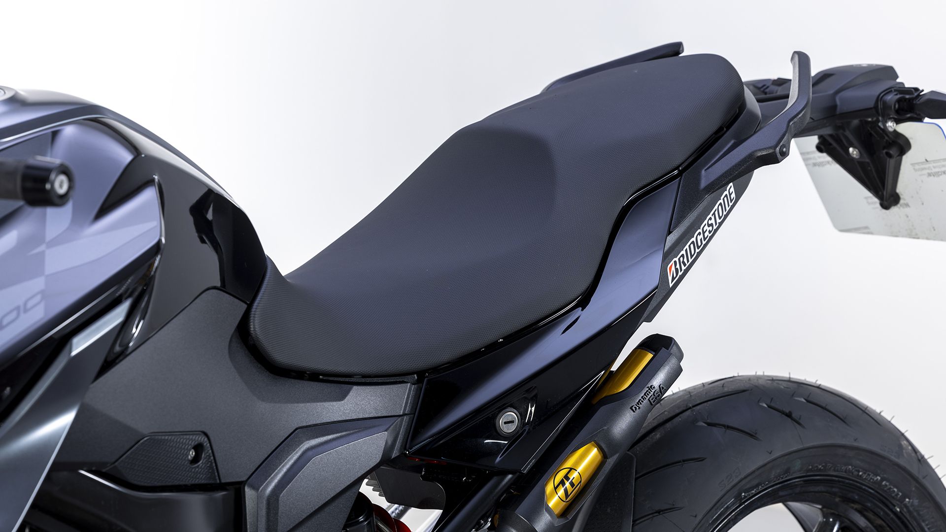 BMW F 900 R 2026 Detalles (1)