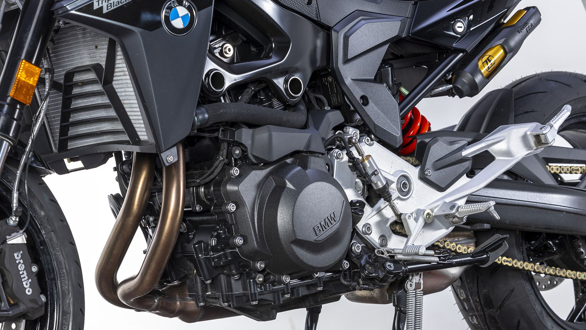 BMW F 900 R 2026 Detalles (3)
