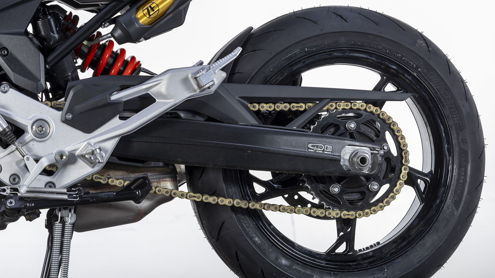 BMW F 900 R 2026 Detalles (5)