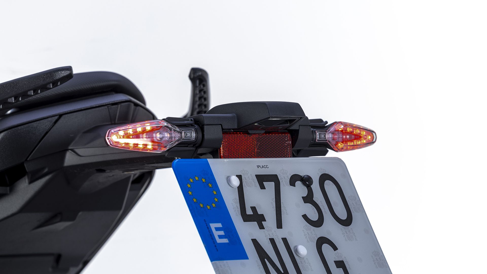 BMW F 900 R 2026 Detalles (10)