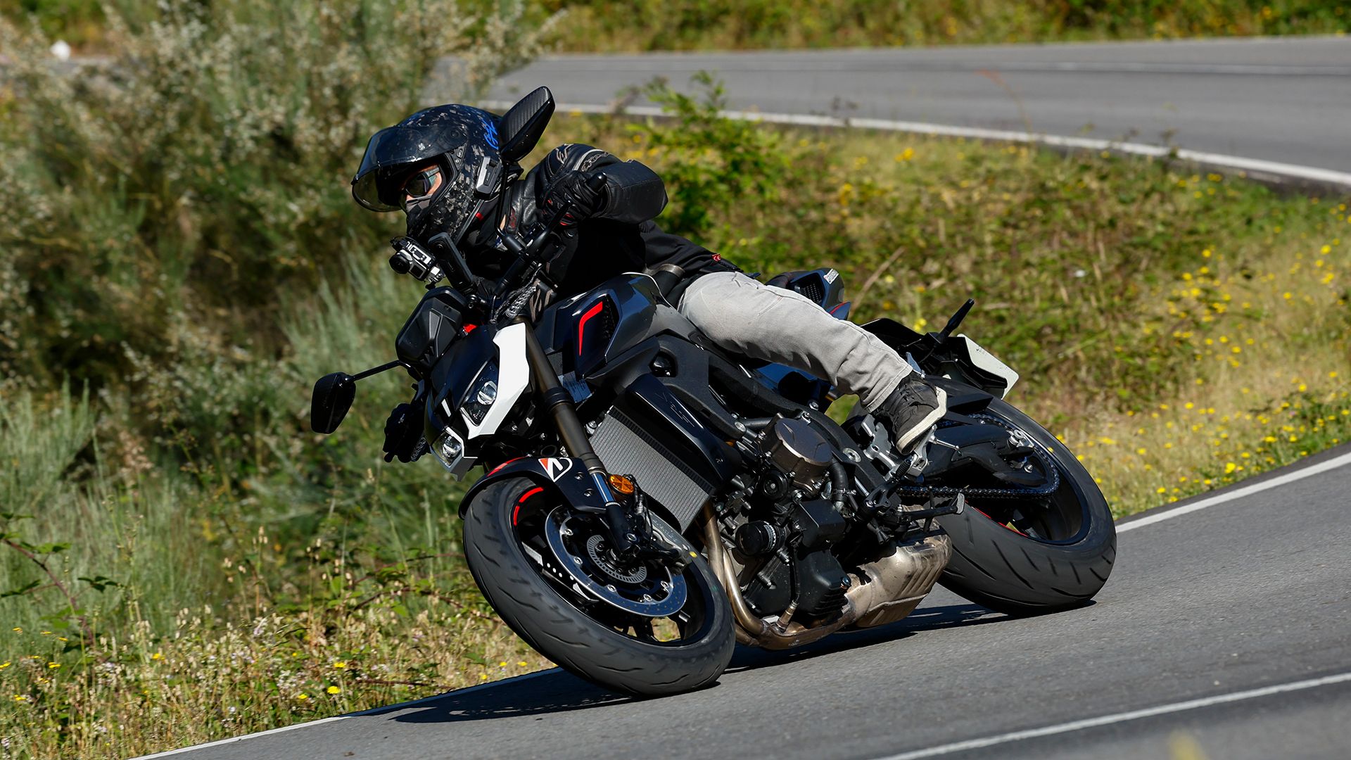 QJMotor SRK800 2026 Accion (1)