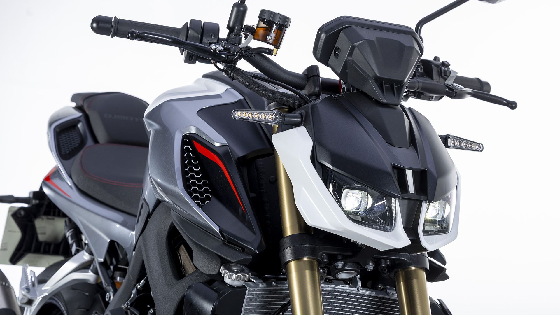 QJMotor SRK800 2026 Detalles (9)
