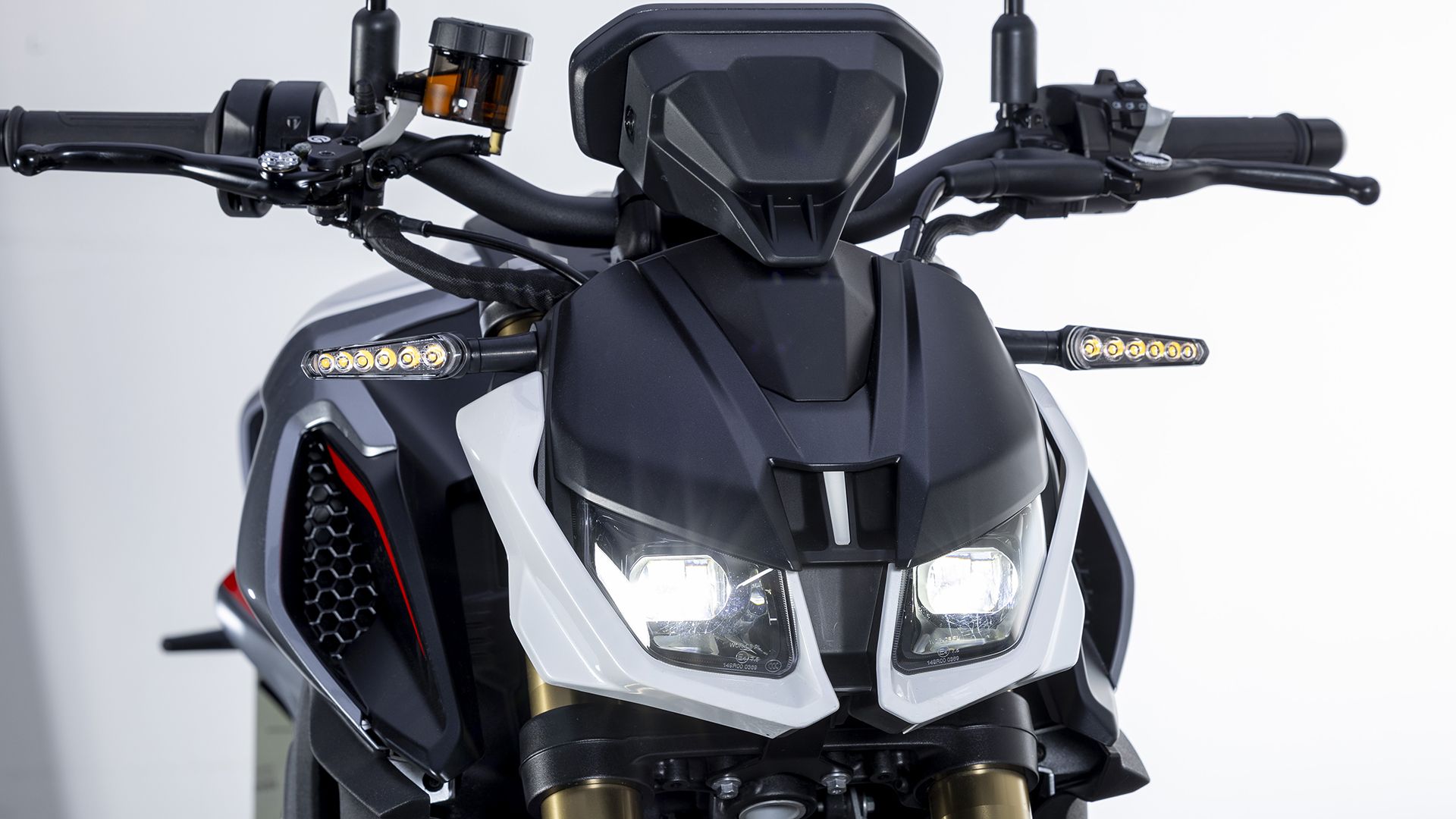 QJMotor SRK800 2026 Detalles (10)