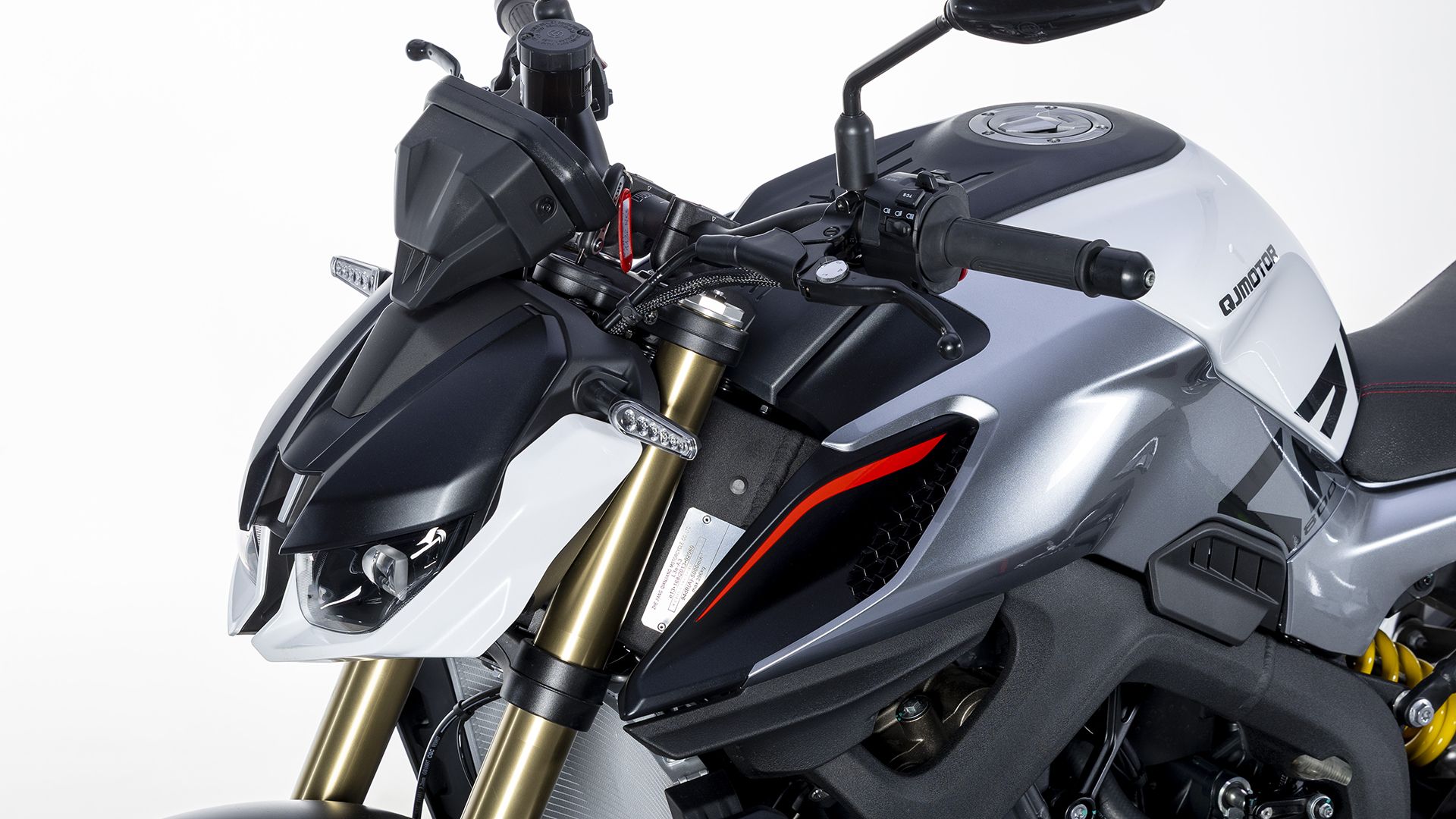 QJMotor SRK800 2026 Detalles (17)