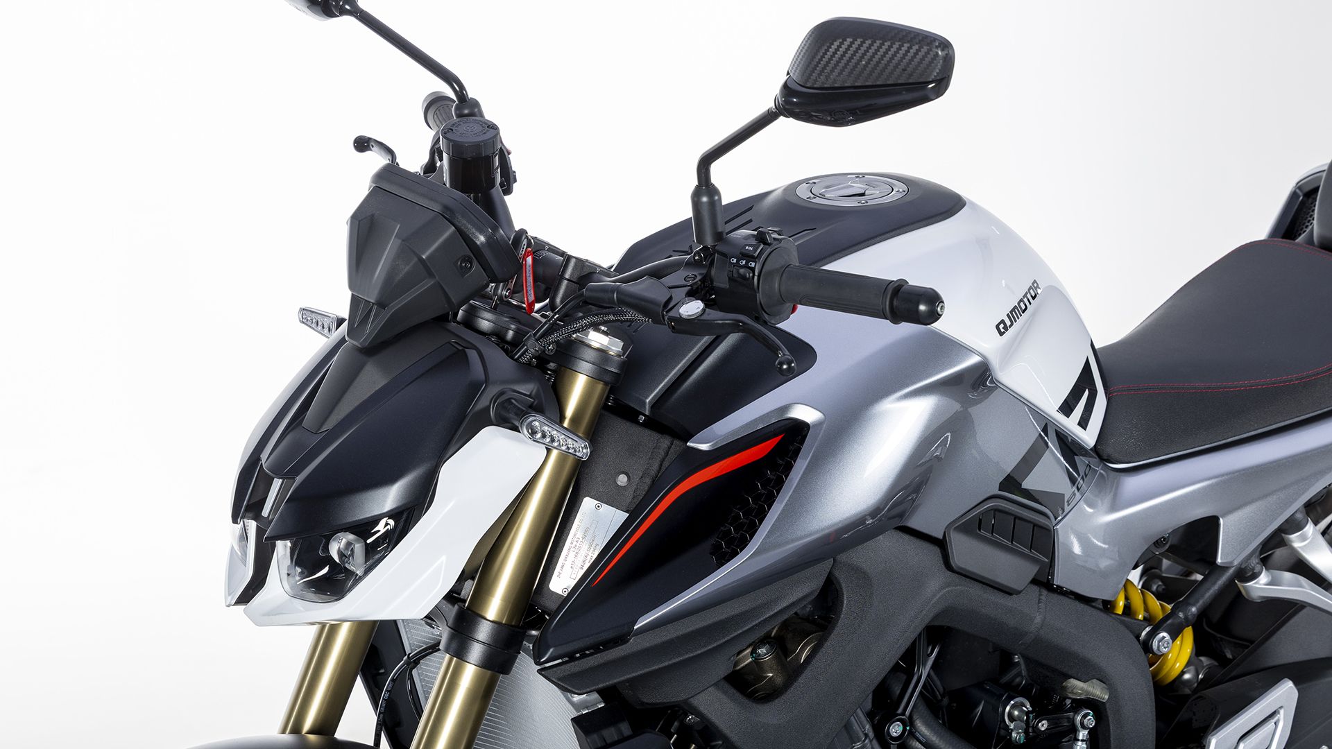 QJMotor SRK800 2026 Detalles (18)
