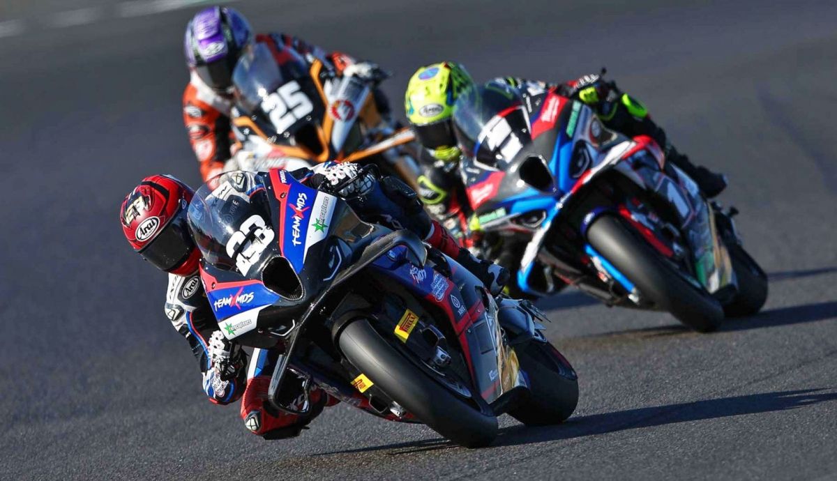 Chris Ponsson seguido por Kenny Foray y Kaito Toba
