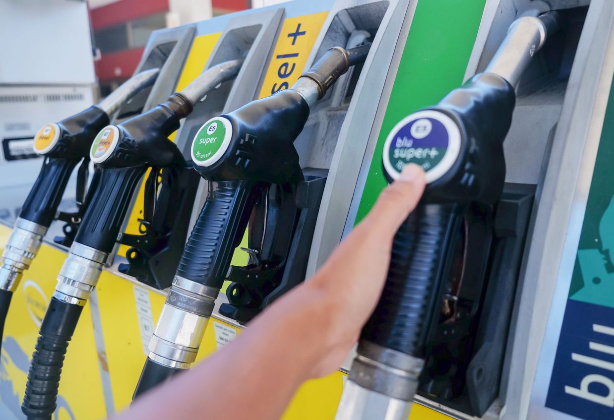 La gasolina será más barata en octubre con una rebaja fiscal de 20 céntimos por litro (Foto: iStock)