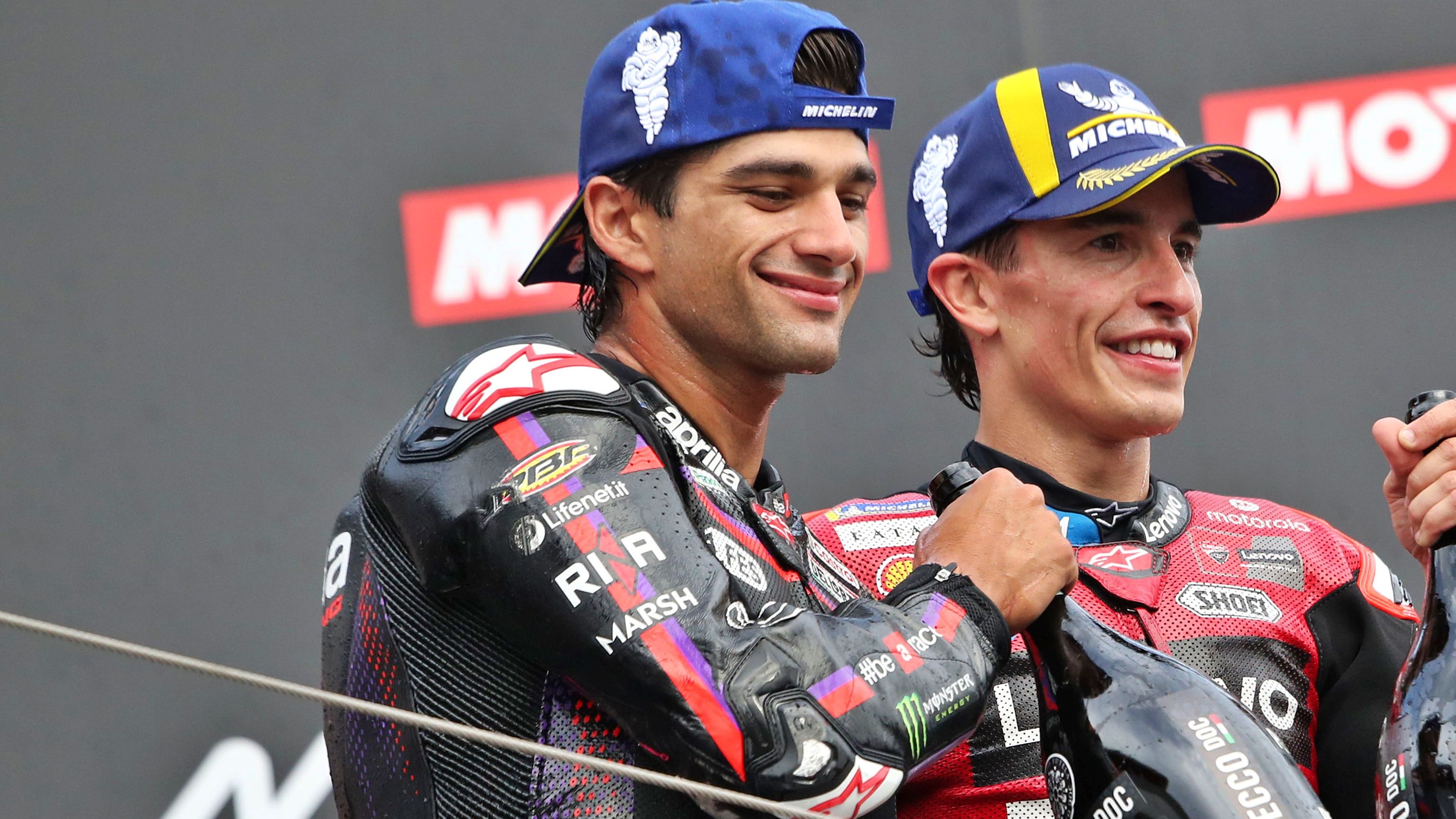 Jorge Martín en el podio de Motegi junto a Marc Márquez