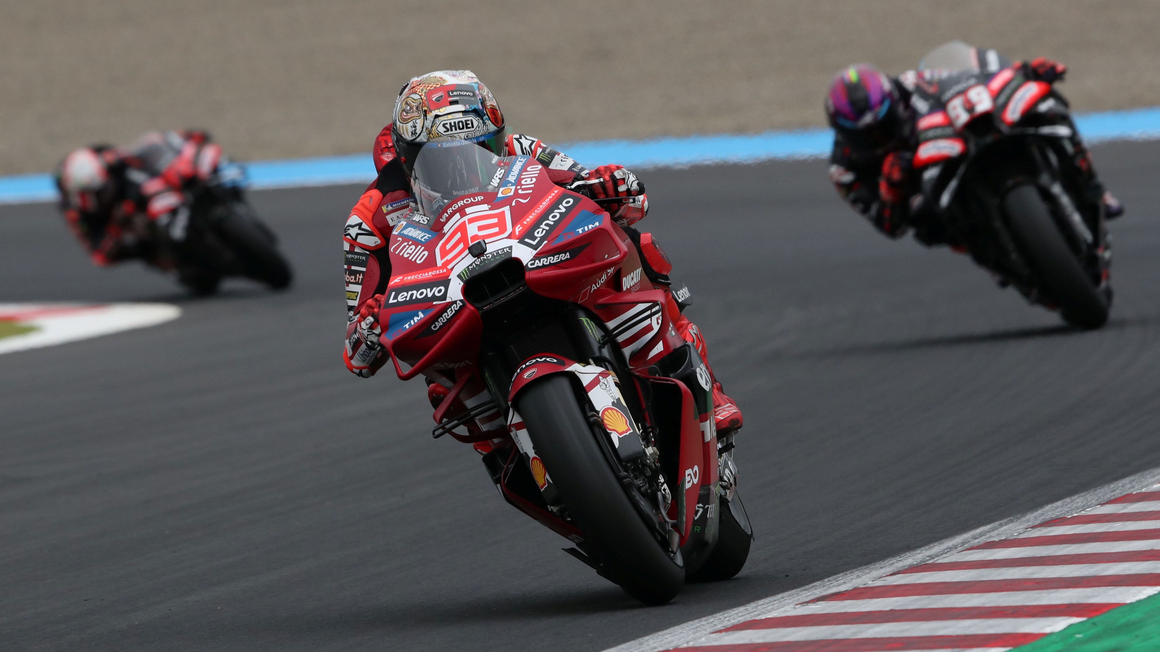 Marc Márquez se va de Jorge Martín y Marco Bezzecchi, MotoGP Japón 2026