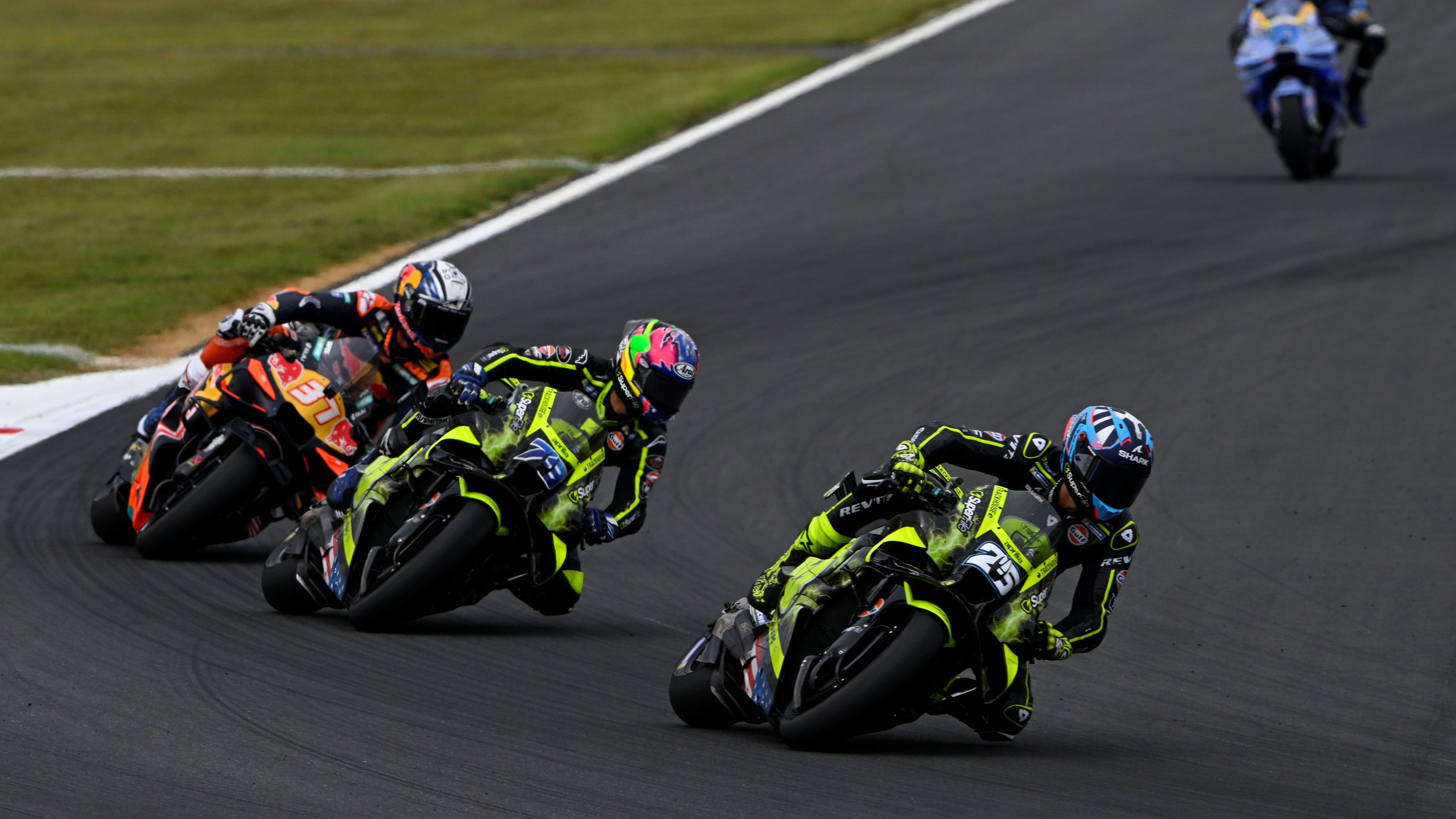 Raúl Fernández seguido por Ai Ogura y Pedro Acosta, MotoGP Japón 2026