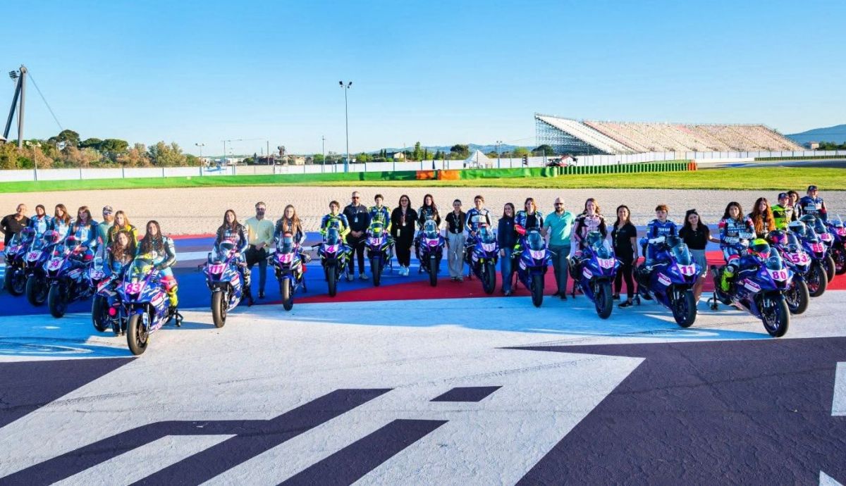 La foto de familia del Women's European Championship 2026 a su comienzo en Misano