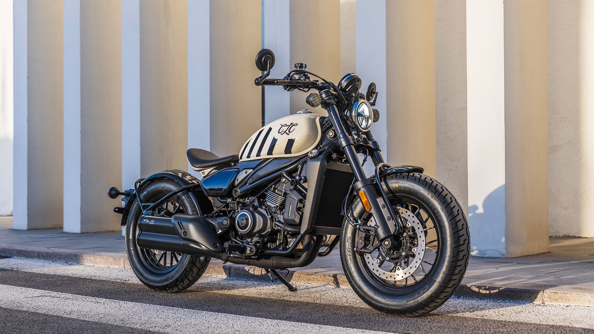 CFMOTO lanza en España una nueva bobber para el carnet A2: 41 CV y precio de 6.495 euros