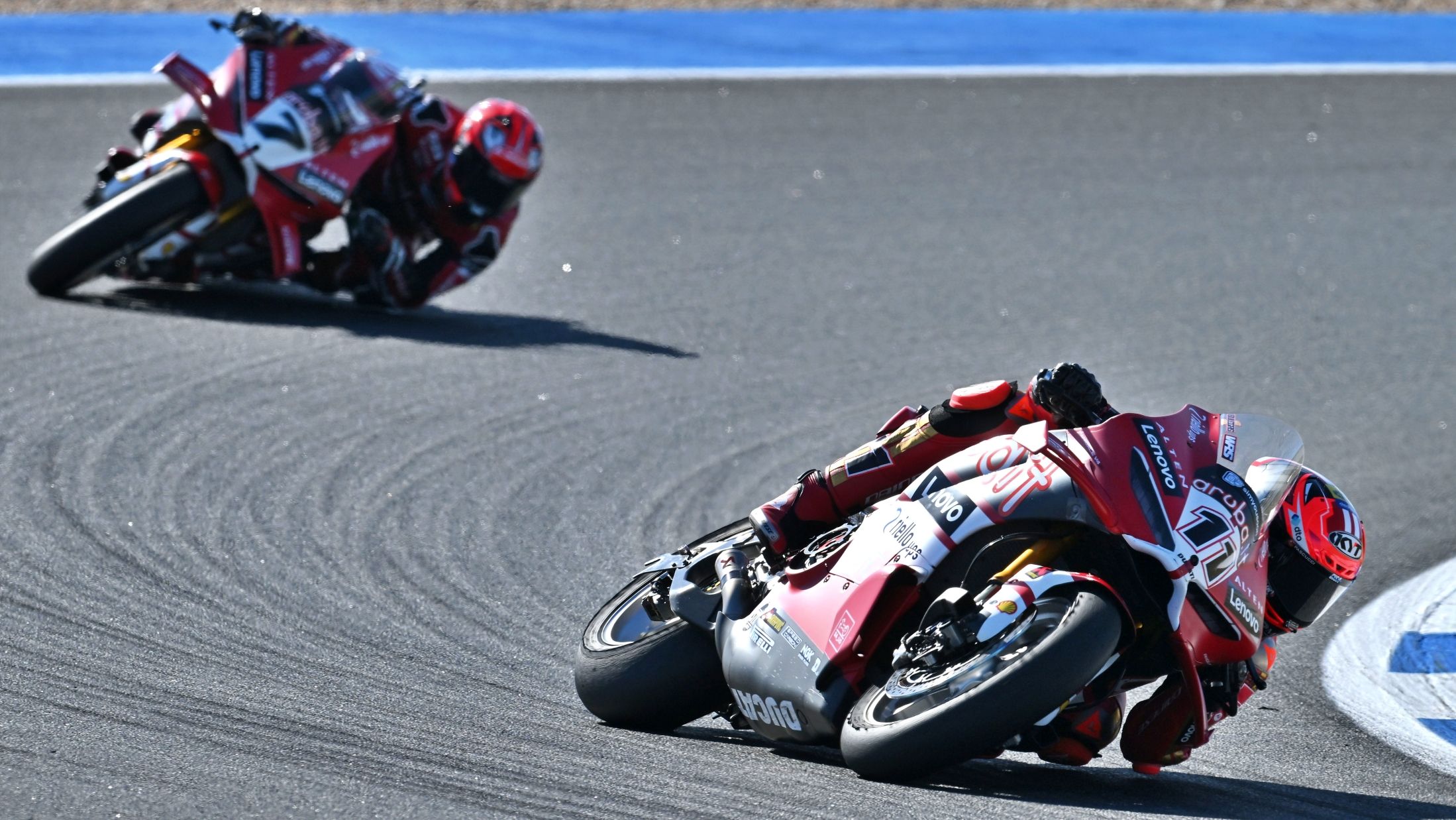 Nicolò Bulega ha ganado en Estoril por delante de Iker Lecuona