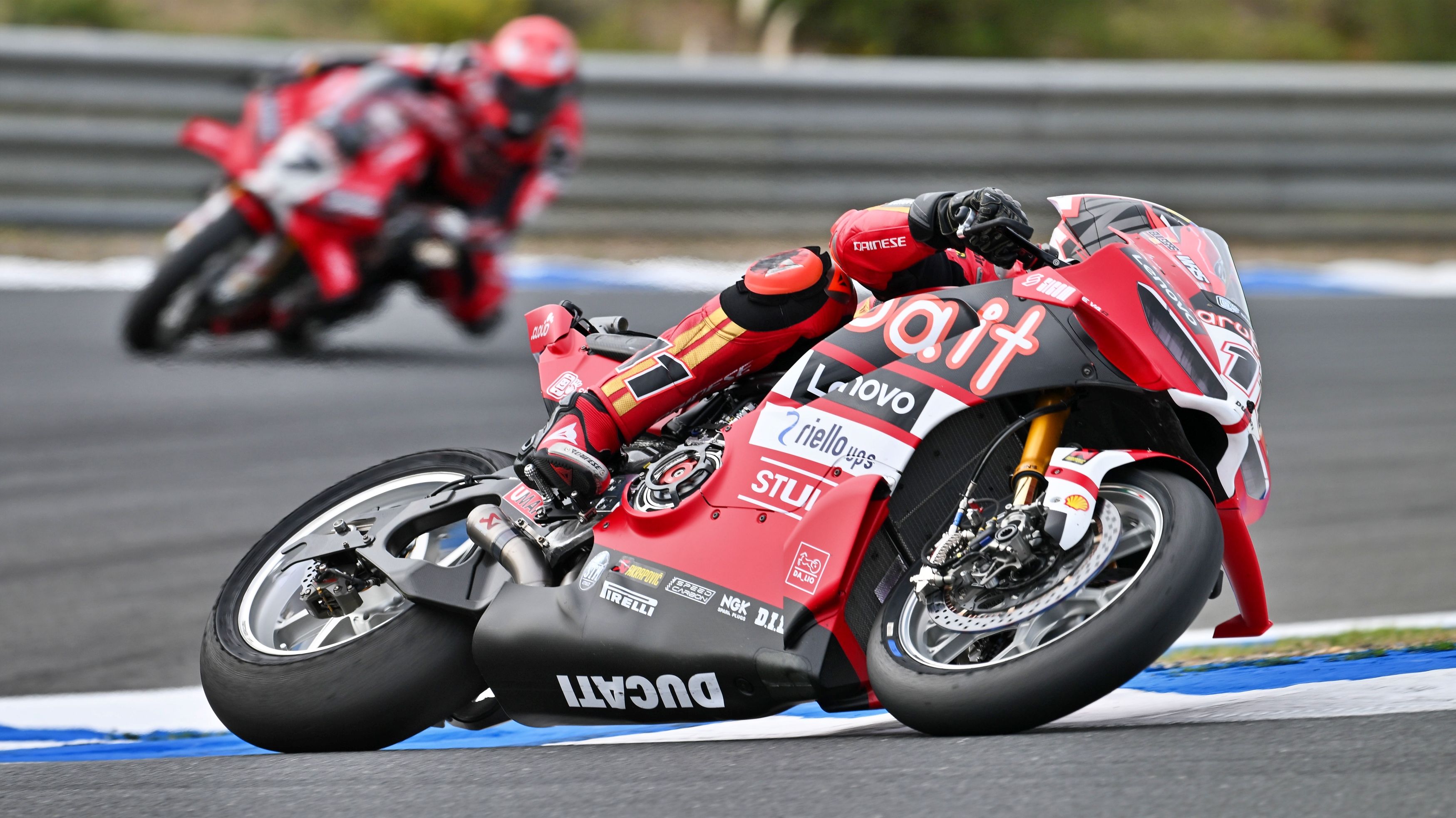 Nicolò Bulega ha vuelto a ganar en Estoril ante Iker Lecuona
