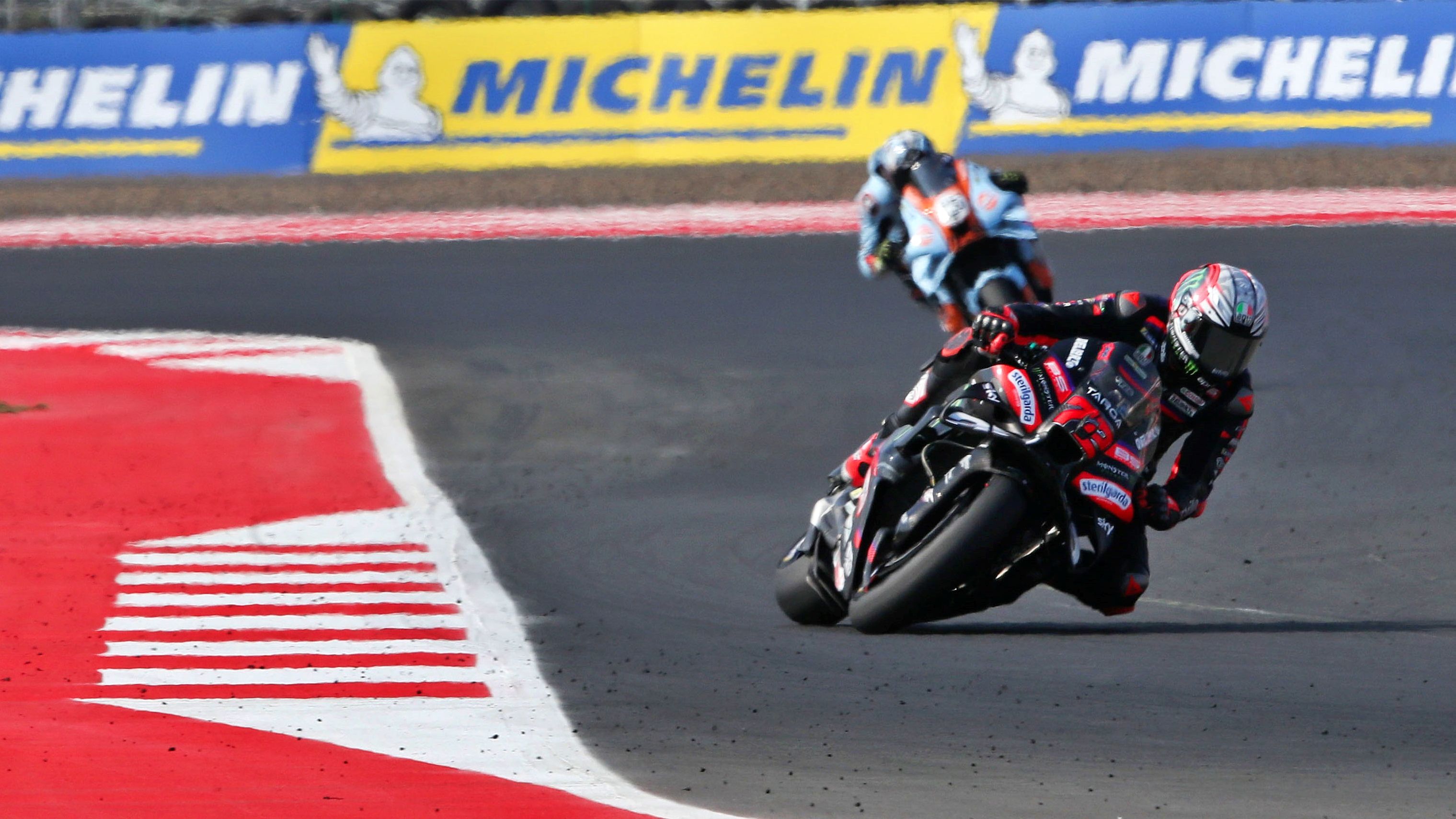 Marco Bezzecchi se escapa de Raúl Fernández, MotoGP Indonesia 2026