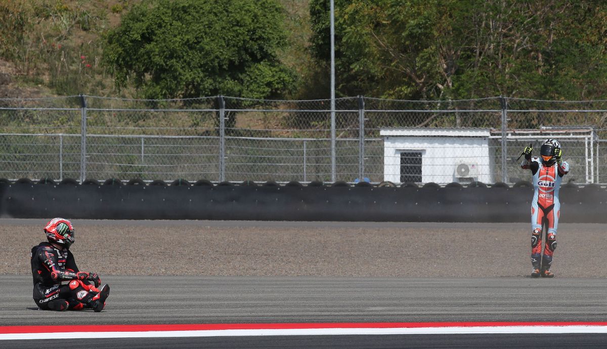 Marco Bezzecchi y Raúl Fernández tras caer en el Sprint, MotoGP Indonesia 2026