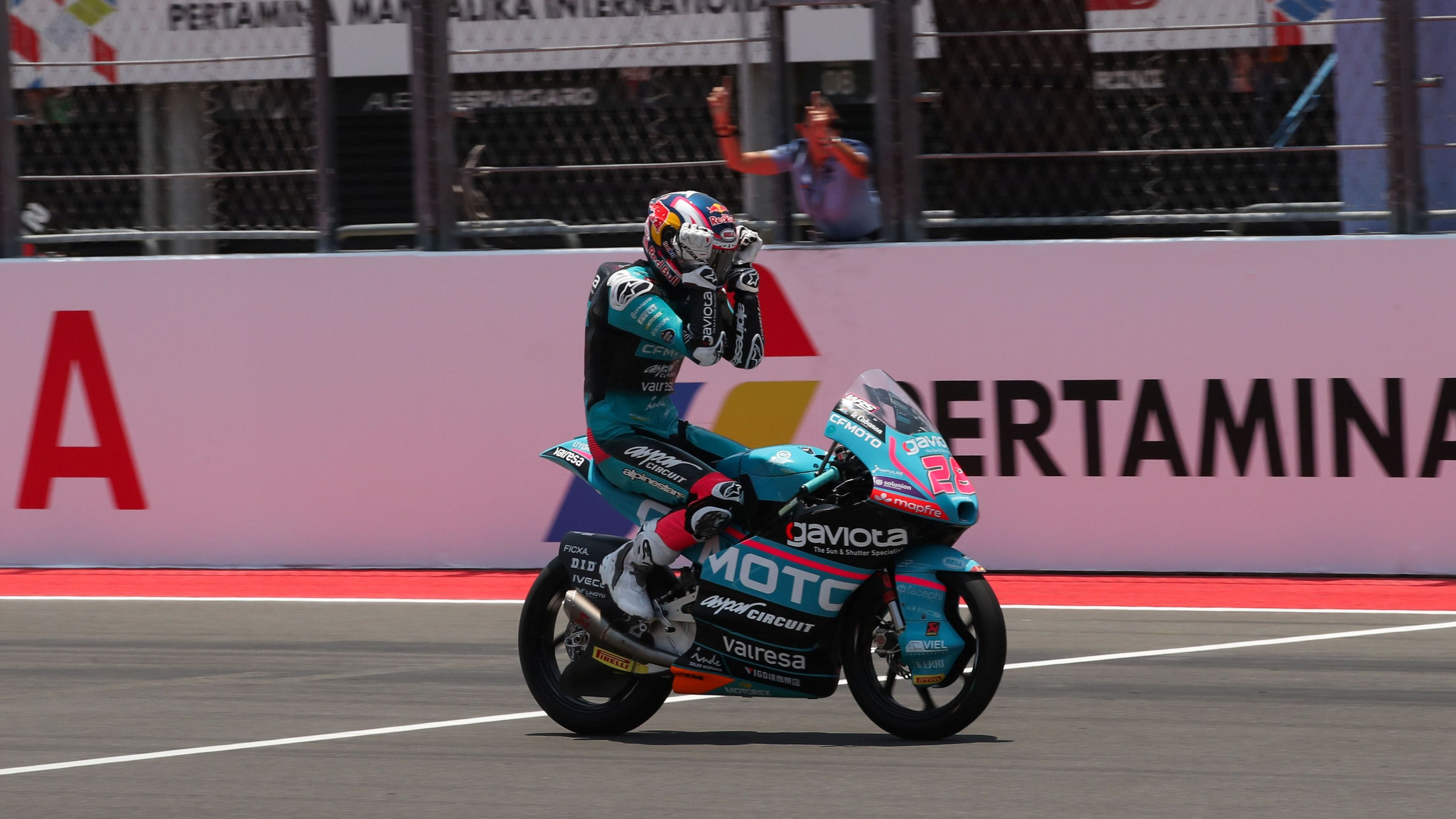 Máximo Quiles cruza la línea y se convierte en campeón mundial, Moto3 Indonesia 2026