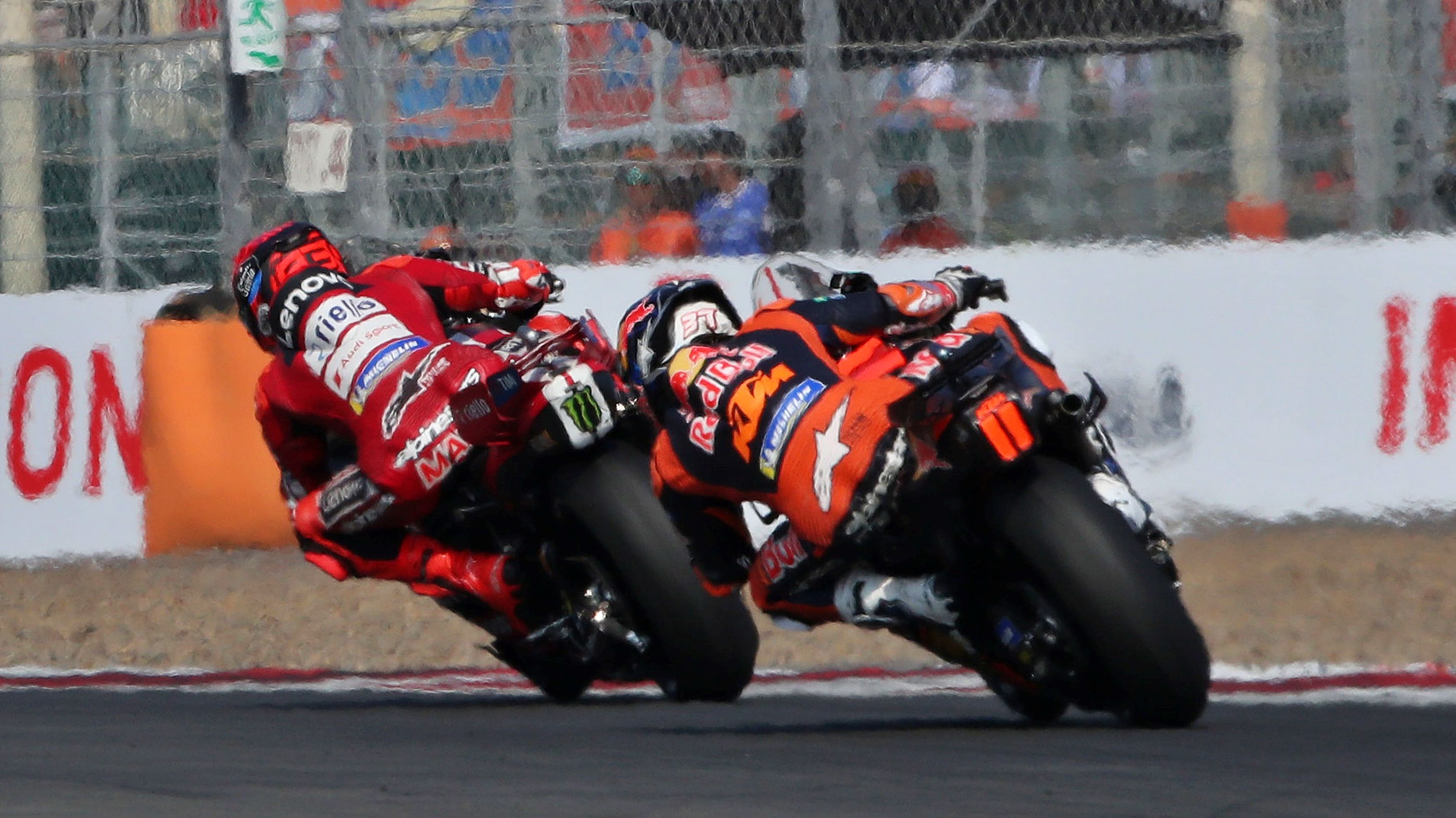 Pedro Acosta persigue a Marc Márquez, MotoGP Indonesia 2026