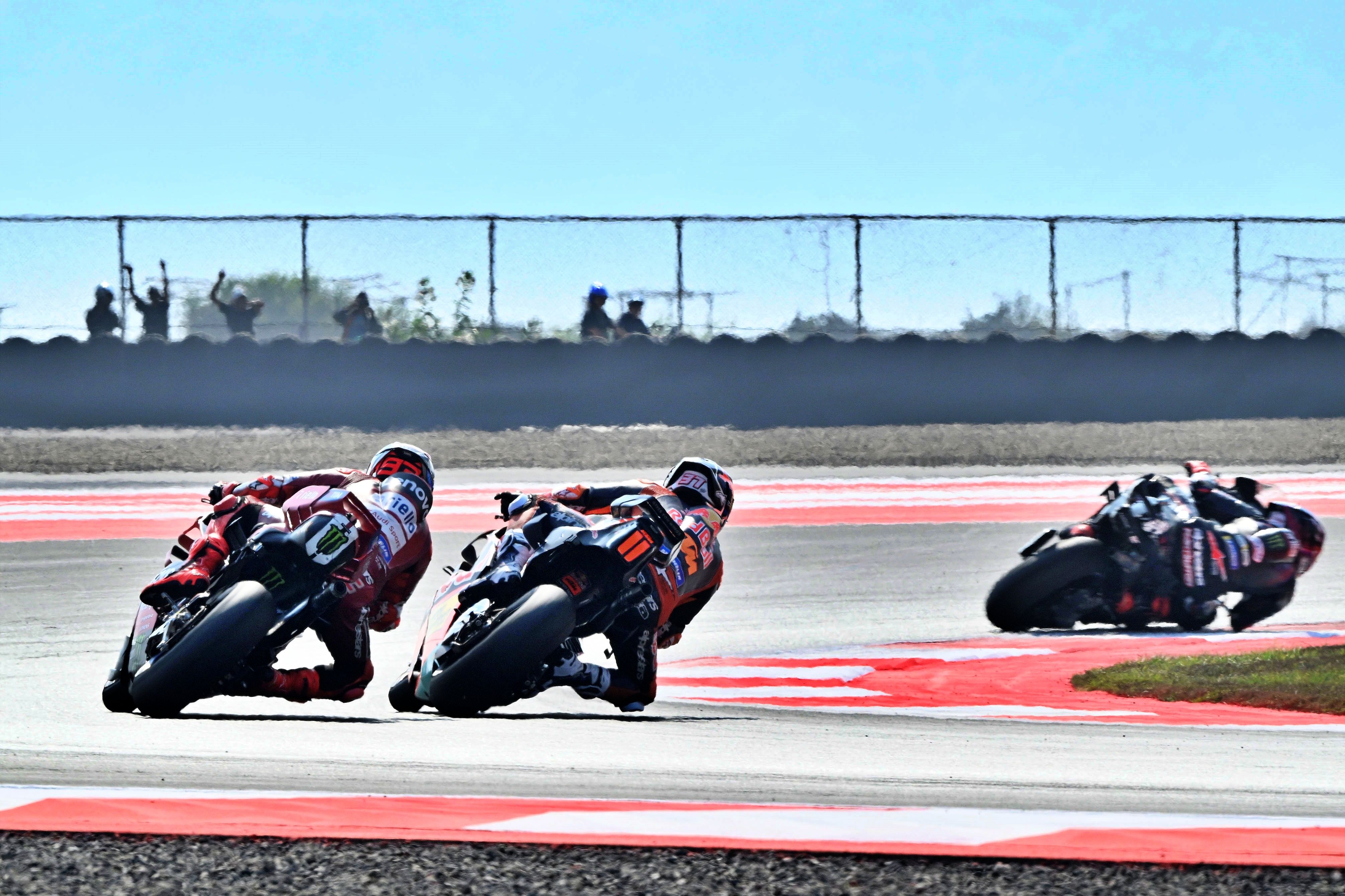 Pedro Acosta supera a Marc Márquez, MotoGP Indonesia 2026