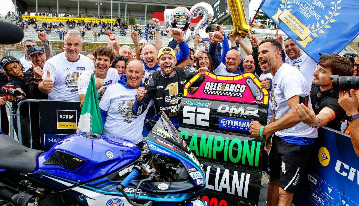 Alessandro Delbianco y su equipo festejan el título