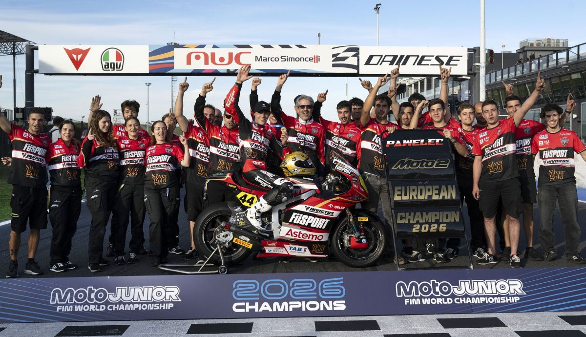 Milan Pawelec y su equipo celebran el título